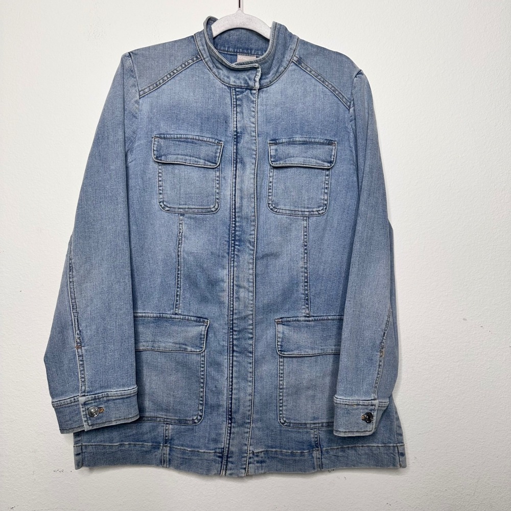Chicos Light Wash Denim Barn Chore Jacket Mock Neck Zip Front Size 1 US 8/10 - Picture 1 of 7